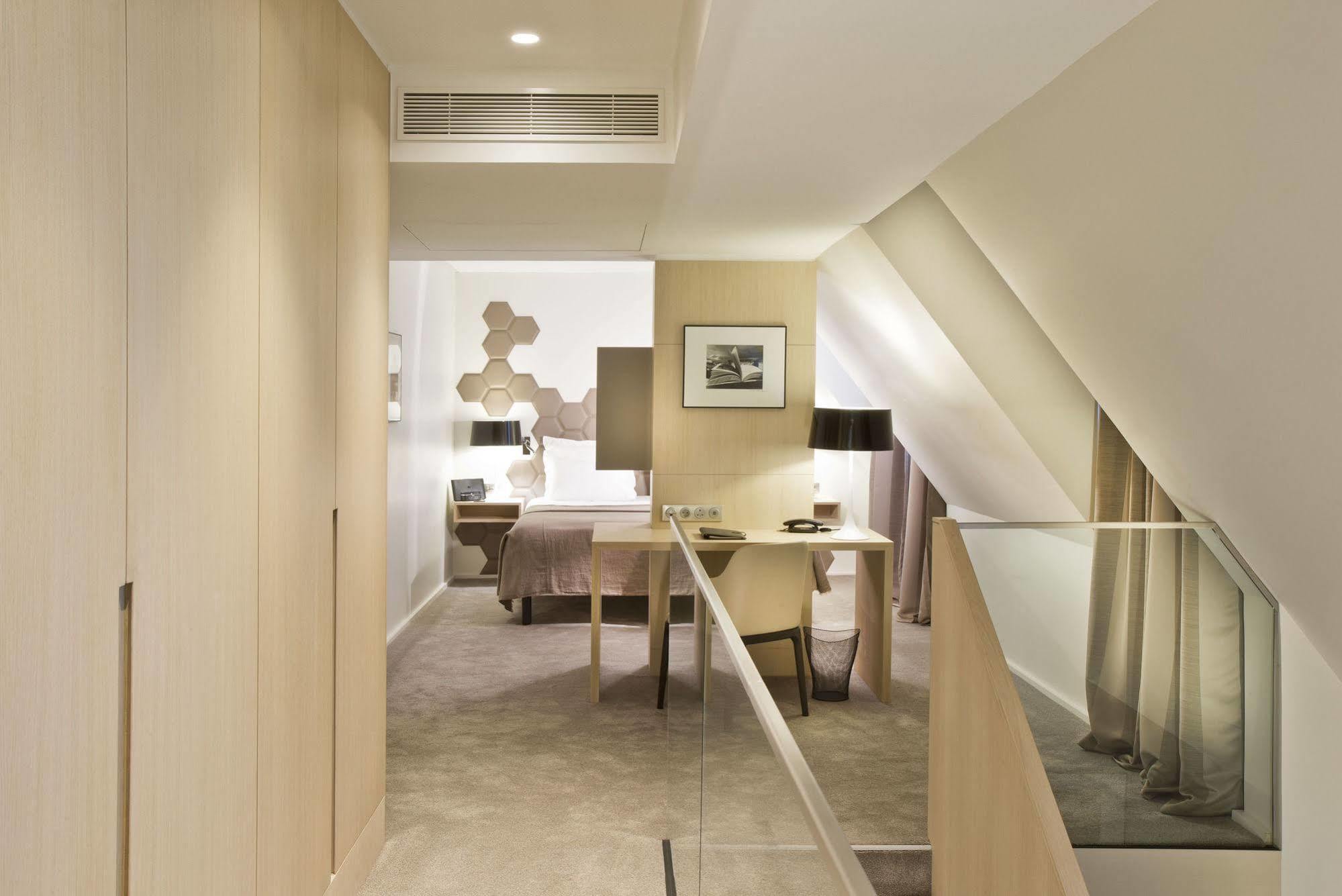 California Champs Elysees 4* Parigi