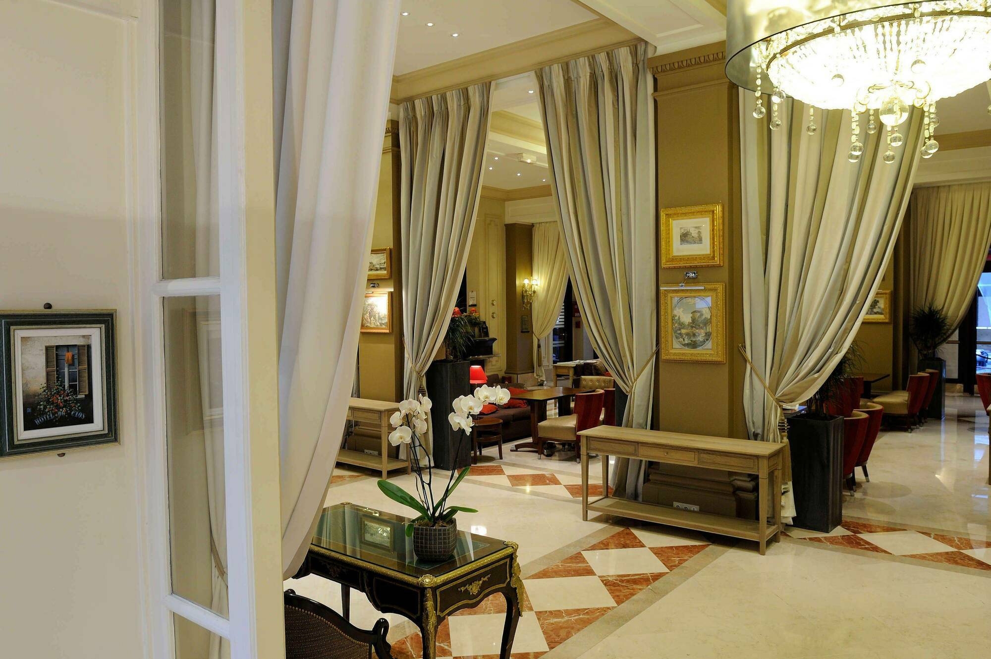California Champs Elysees 4* Parigi