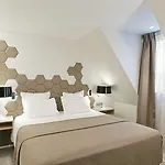 California Champs Elysees Hotel Paris