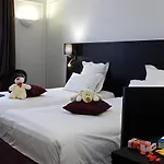 California Champs Elysees 4* Paris