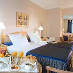 California Champs Elysees Hotel 4*