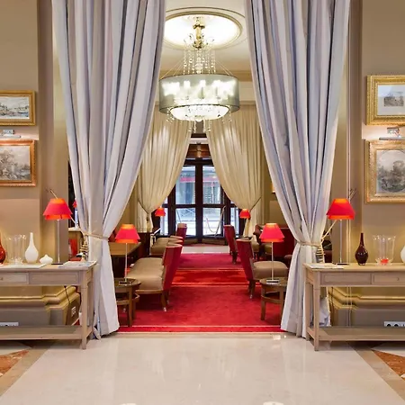 Hotel California Champs Elysees 4*