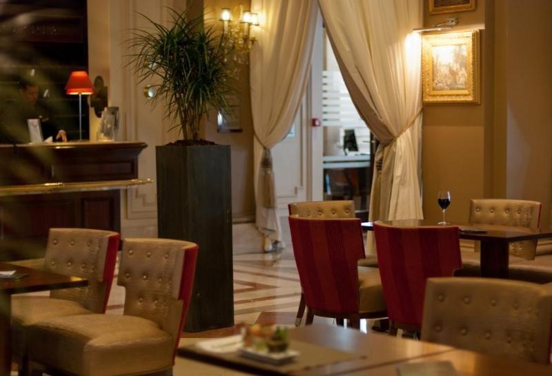 California Champs Elysees Paris