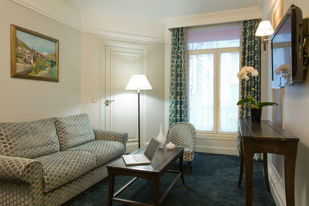 Hotel California Champs Elysees 4*