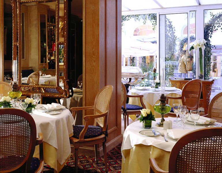 Hotel California Champs Elysees 4*