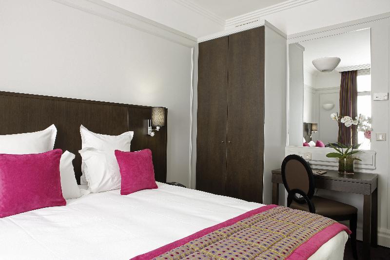 California Champs Elysees 4* Paris