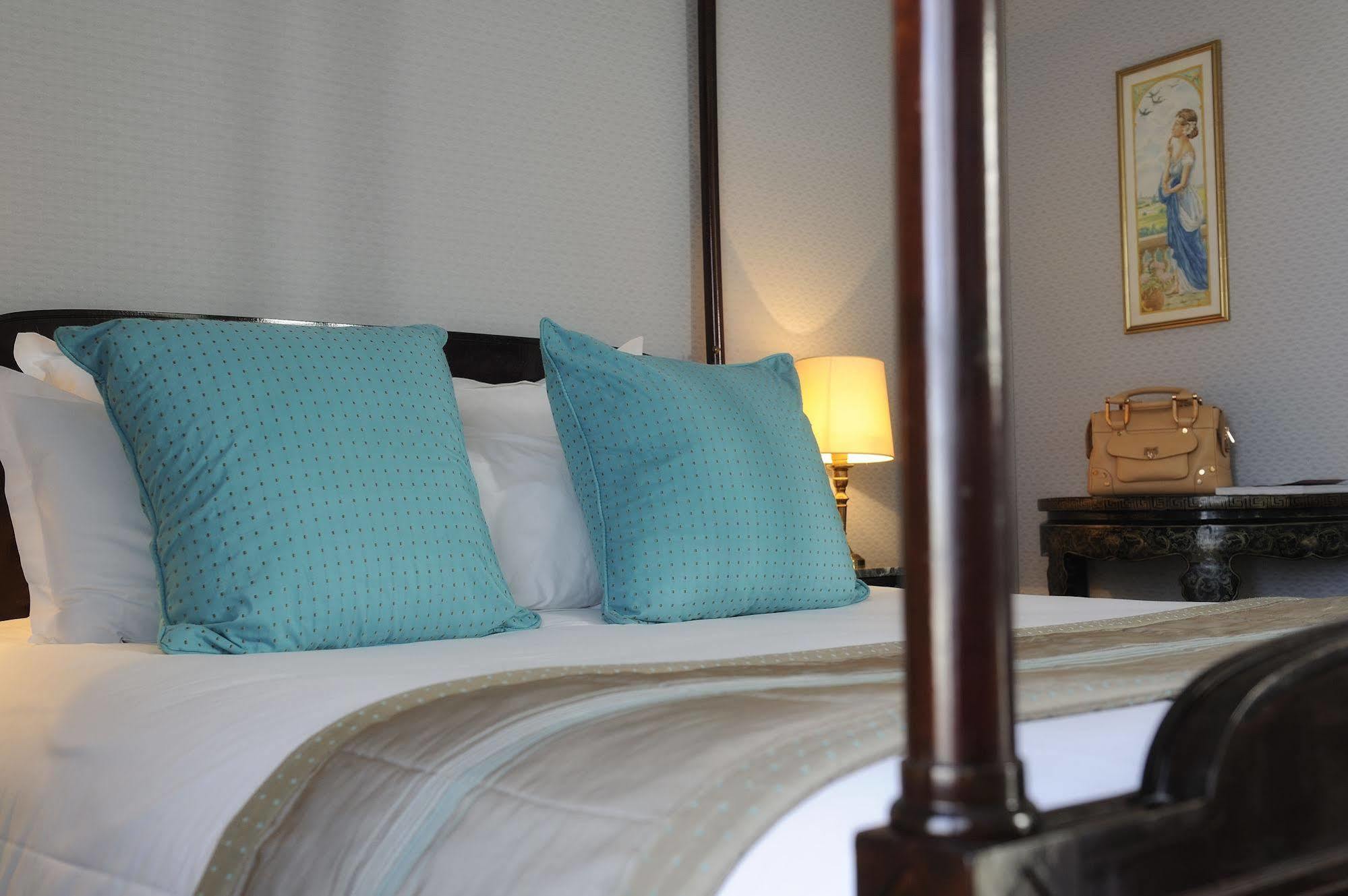 California Champs Elysees Paris