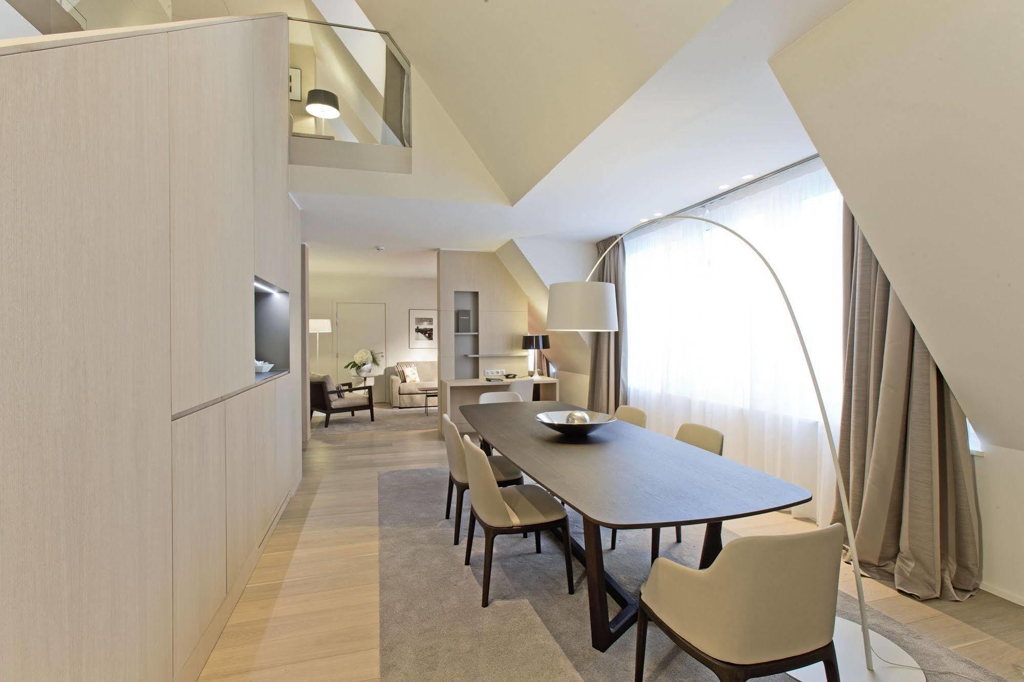 California Champs Elysees Parigi