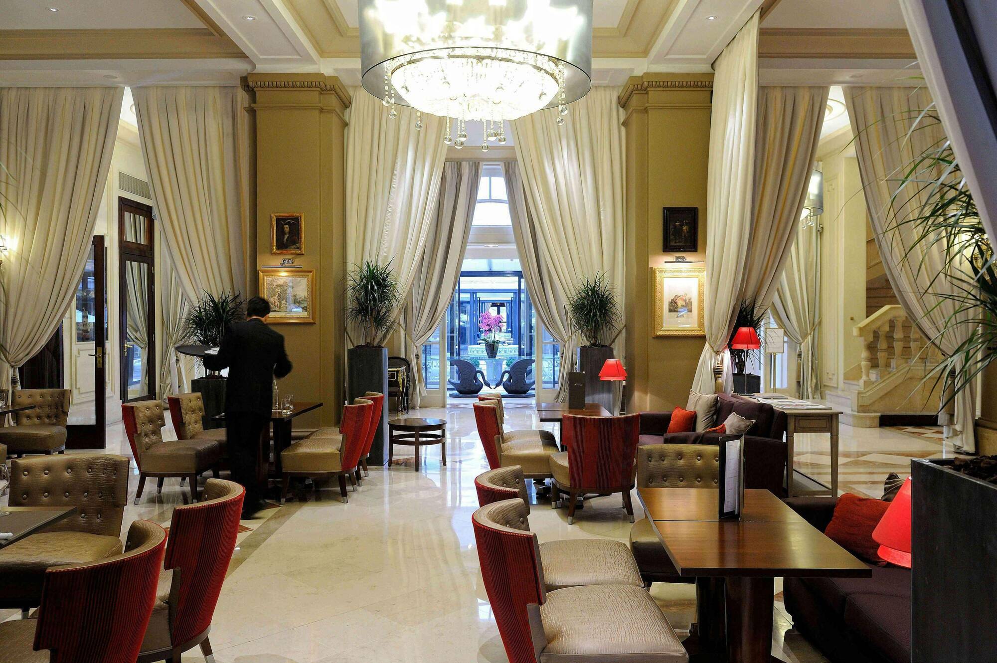 California Champs Elysees Hotel